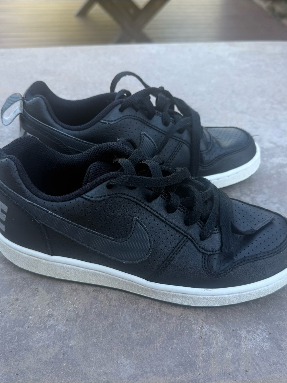 Nike Kids Black Low-Top Sneakers with White Sole - Picture 5 of 11